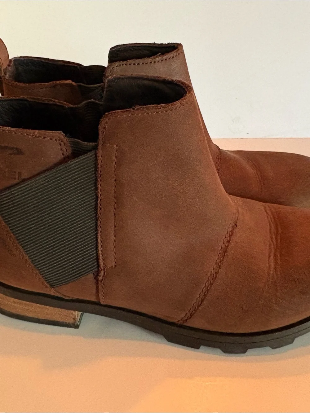 Women’s Sorel Emelie Brown Chelsea Boots size 6 Classic Slip-On Boot, waterproof